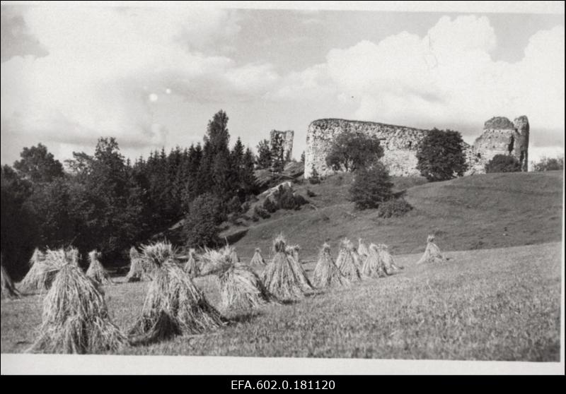 Vastseliina piiskopilinnuse varemed.