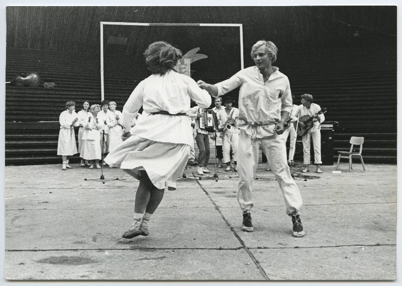 EÜE-82 rühmade kokkutulek Intsikurmus II. Käravete esinemas