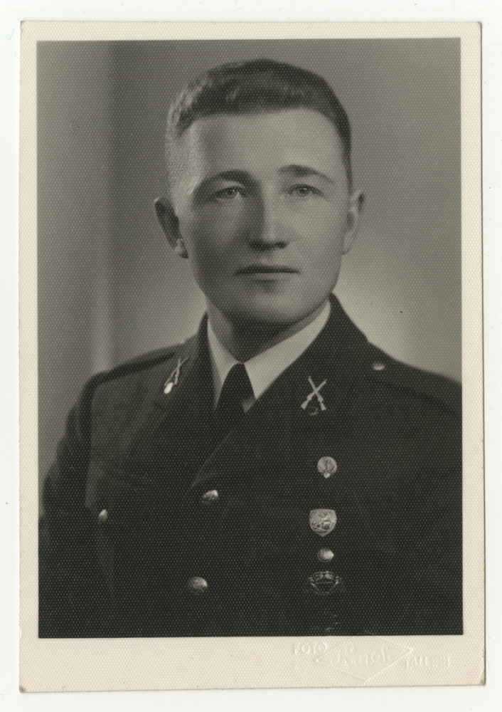 Hugo Karis (Karlson) kaitseväe mundris