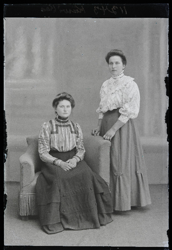 Liina Kiiwikas (Kiivikas, vasakul) ja Anna Kiiwikas (Kiivikas).