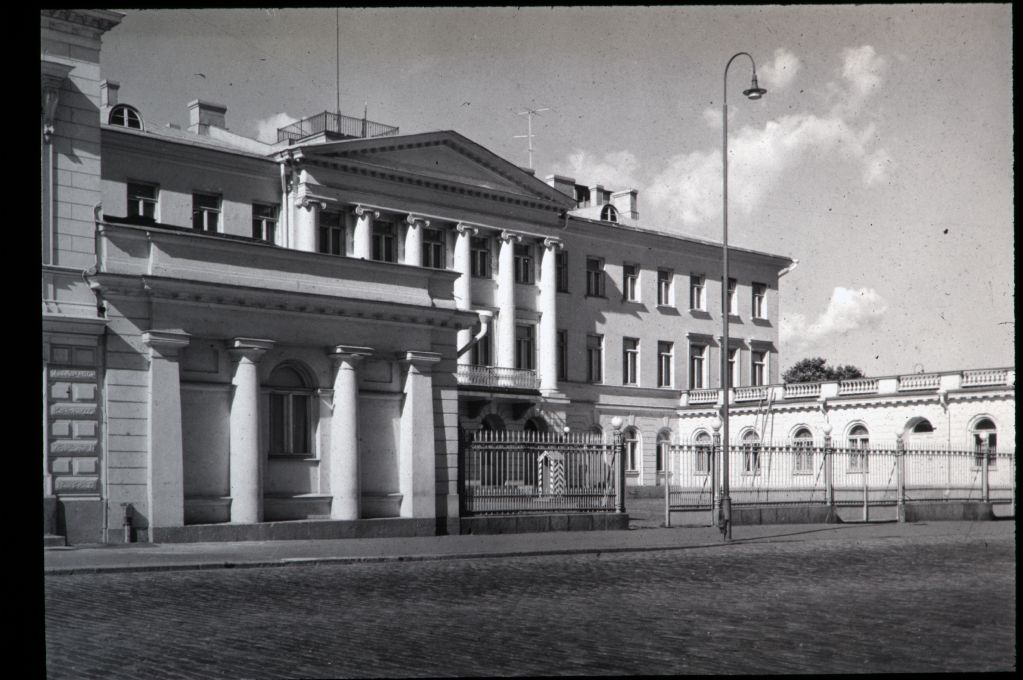 Arkkitehtuurin historian opetusdiat, arkkitehtuuri: Helsinki, Senaatintori (C46)