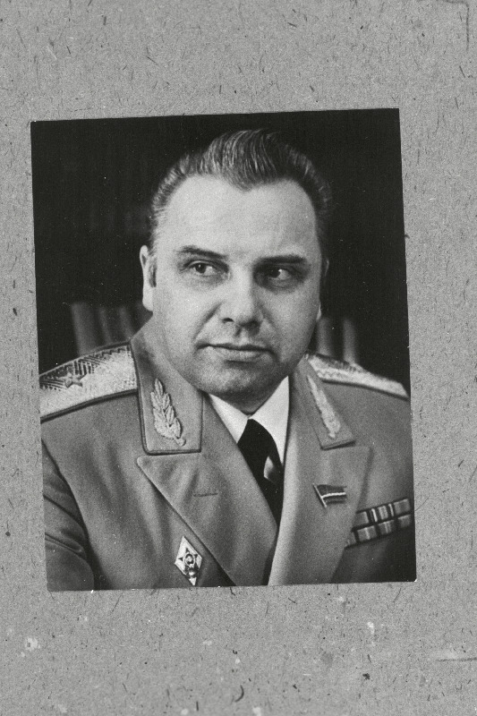 Kiudmaa, Roomet, kindralmajor - Eesti NSV sõjakomissar.