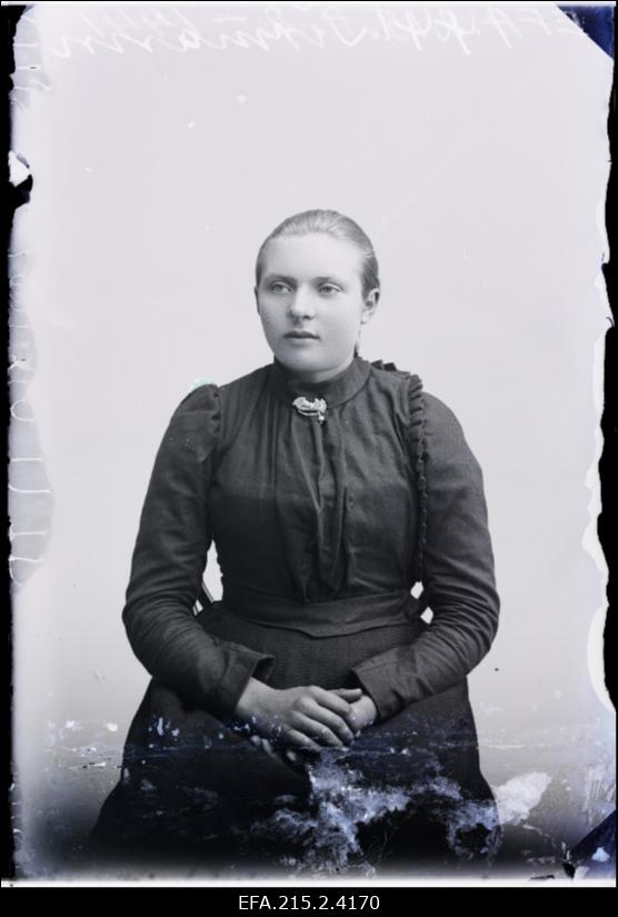 Naine, (foto tellija Jüri Tirmann Taevere vallast, Jälevere külast).