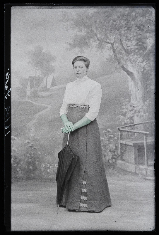 Julie Saks.