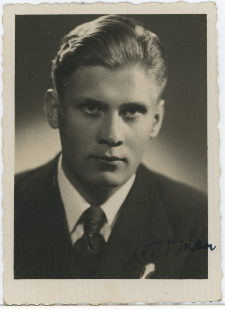 Tartu Ühis-kommertsgümnaasiumi abiturient Arnold Reiman, portreefoto