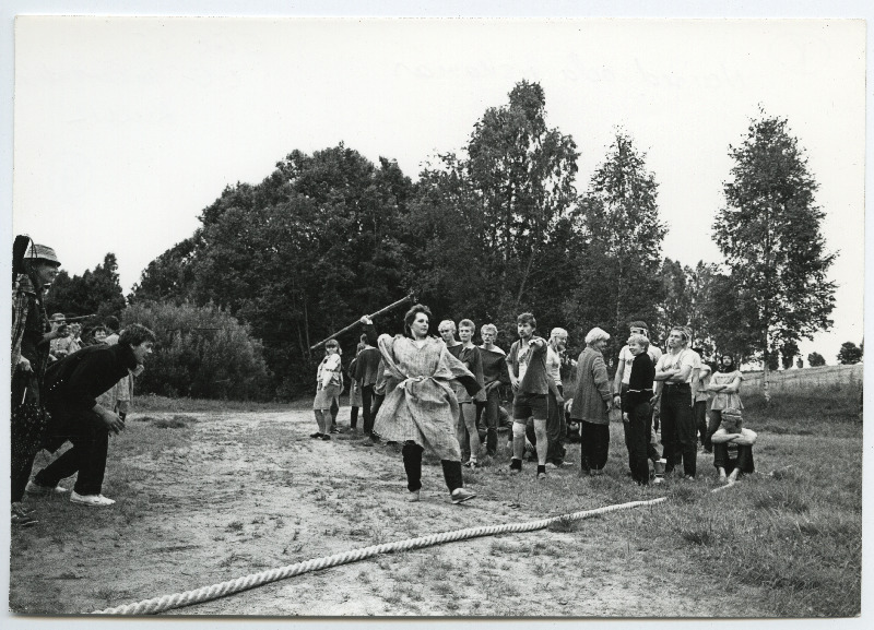 EÜE-85 kokkutulek Rulli '85. Naised oda viskamas