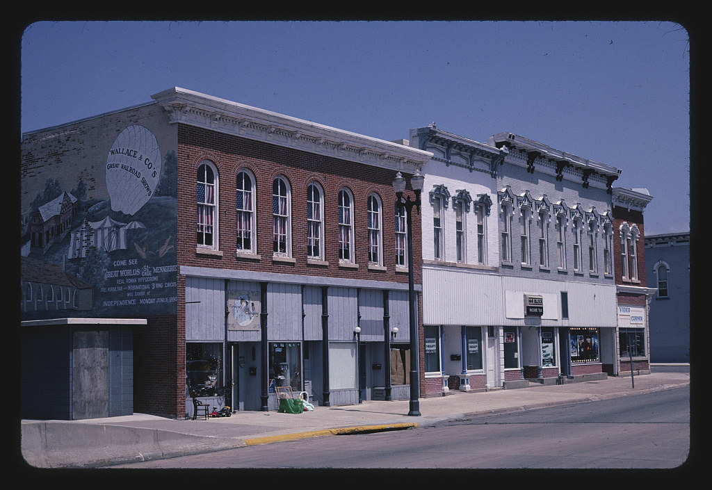 Four commercial buildings, Independence, Iowa (LOC)