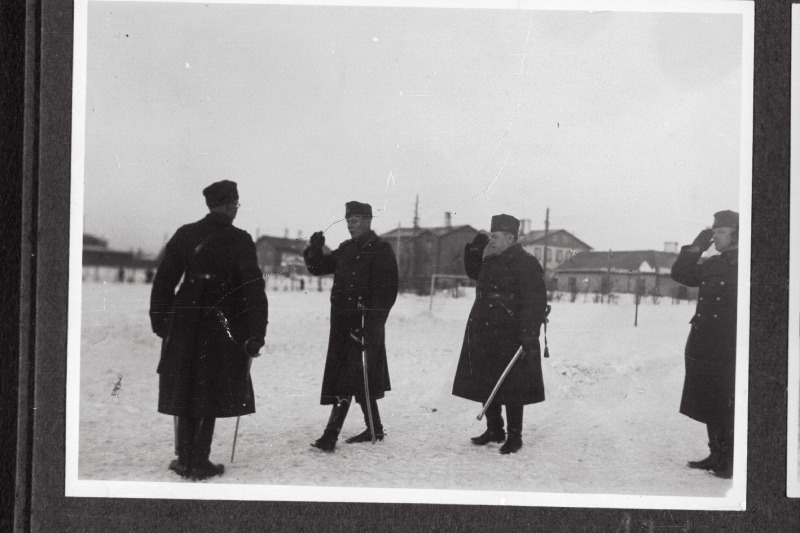 Eesti Vabariigi Scoutspataljoni ülem kolonelleitnant E. Jürmann jt. pataljoni 13. aastapäeva paraadil.