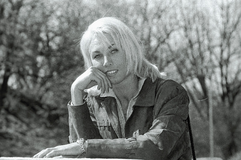 Naeris, Virge -  kergejõustiklane.