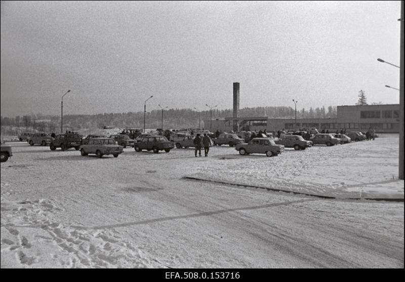 Autolaat Viljandi järve ääres.