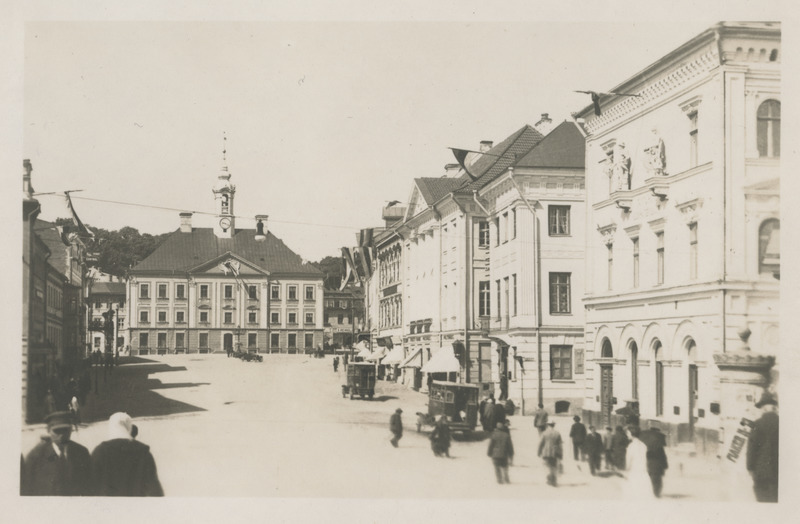 Vaade Raekoja platsile. Koopia fotost