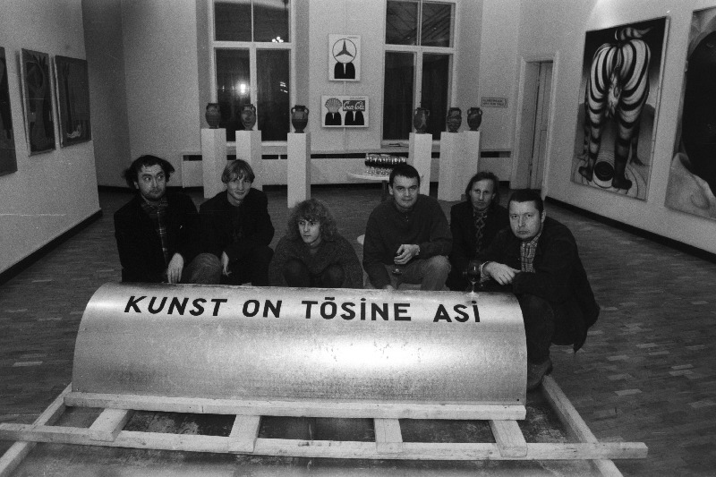 Kursi koolkonna (vabatahtlike ühendus, mis seob loovisiksusi Tallinnast, Tartust, Viljandist) etteaste galeriis “Tokko & Arrak”. Vasakult: Peeter Allik, Rein Tüür, Marko Mäetamm, Priit Pangsepp, Albert Gulk, Ilmar Kruusimäe.