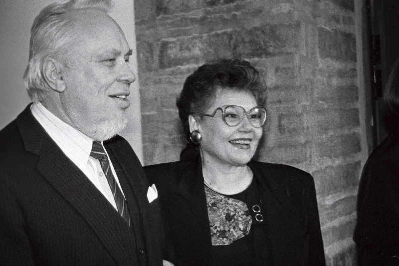 Dirigent Peeter Saul koos abikaasa laulja Heli Läätsega Eesti Rahvusraamatukogus Georg Otsa CD-plaadi esitlusel.