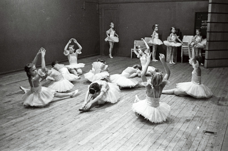 Esineb Tallinna 46. Keskkooli balletiring “Pähklipureja”.