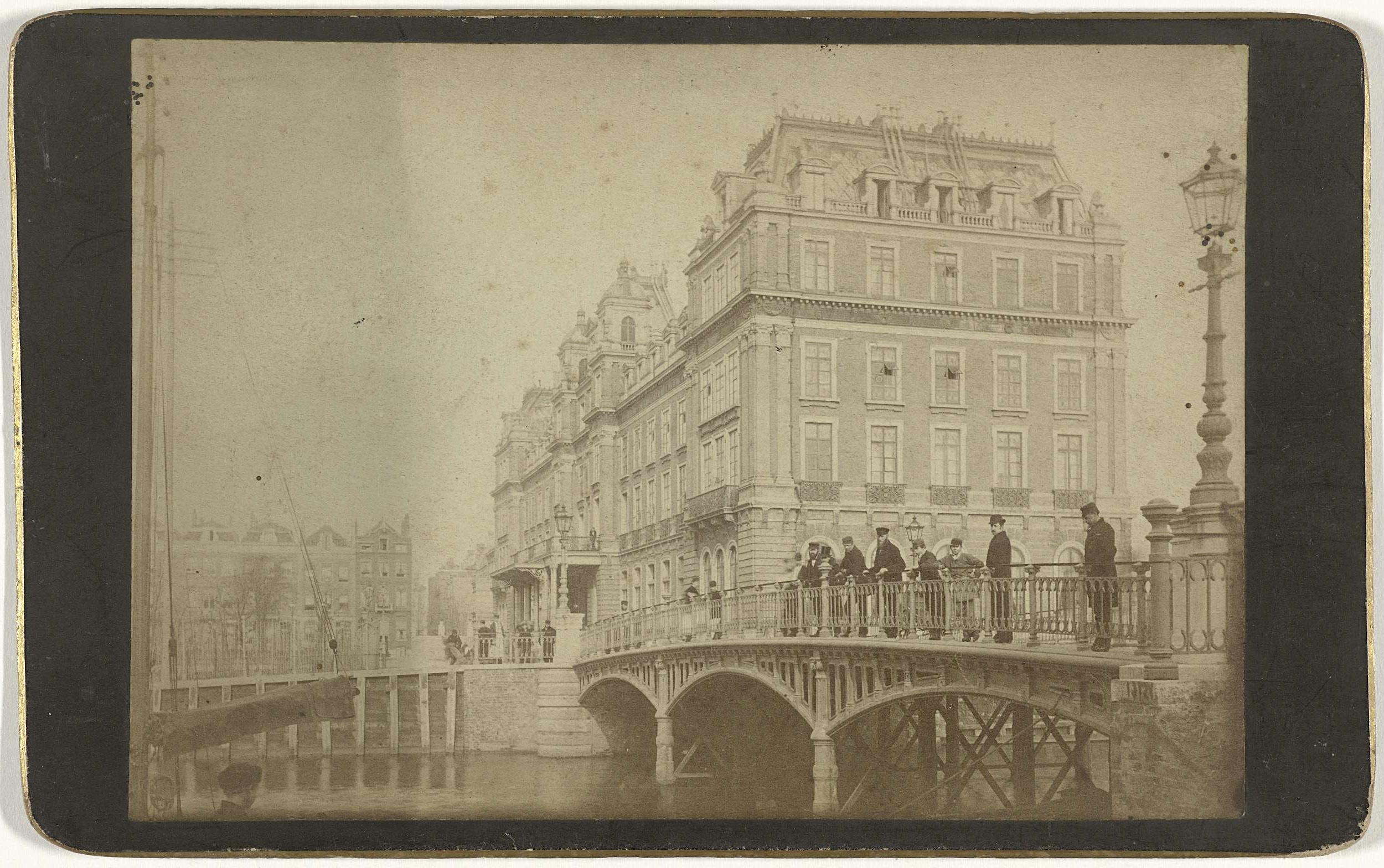 Amstelhotel met brug in Amsterdam, Amstelhotel, Amsterdam