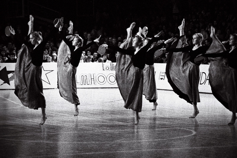 Kalevi ja Marati ühisettevõtmisena toimunud spordishowl Kalevi spordihallis esineb iluvõimlemise koondnaiskond.