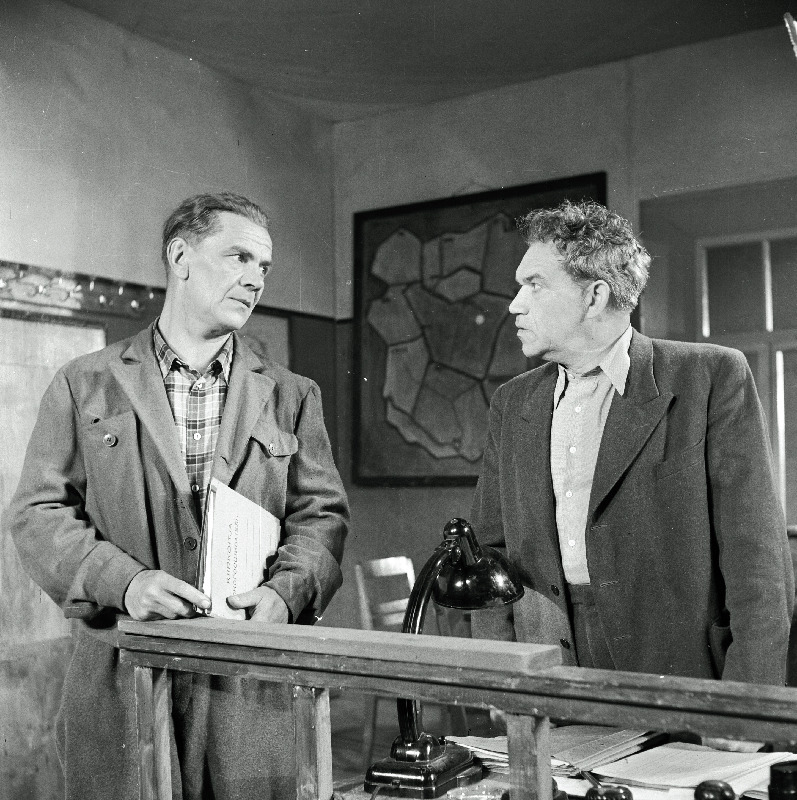 Stseen Egon Ranneti näidendist Südamevalu. Arno Pihlak - Rudolf Nuude, Kustas Lokk - Eesti NSV teeneline kunstnik Kaarel Karm.