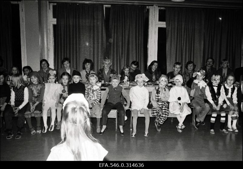 [Tallinna 43.Keskkooli näärikarneval.]