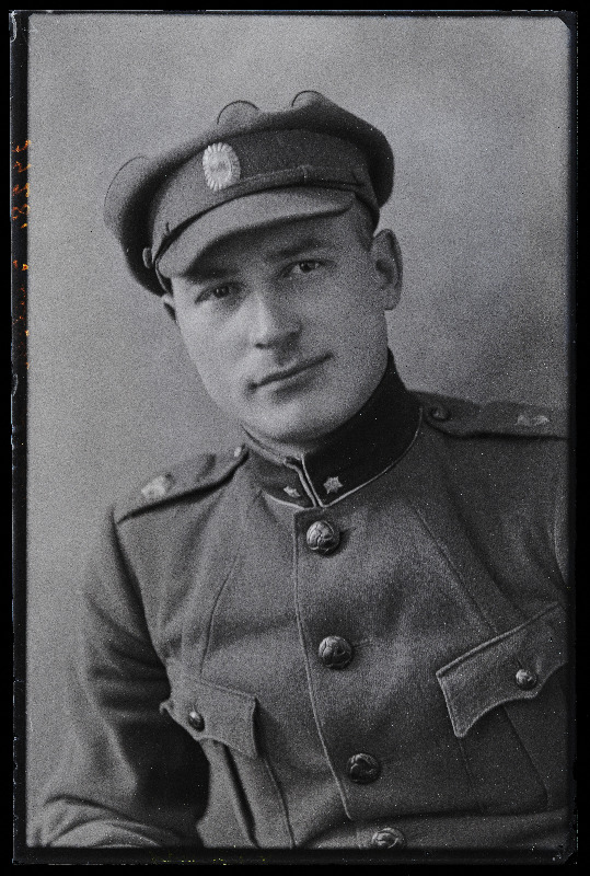 Sõjaväelane, alamleitnant [Johannes] Peets.