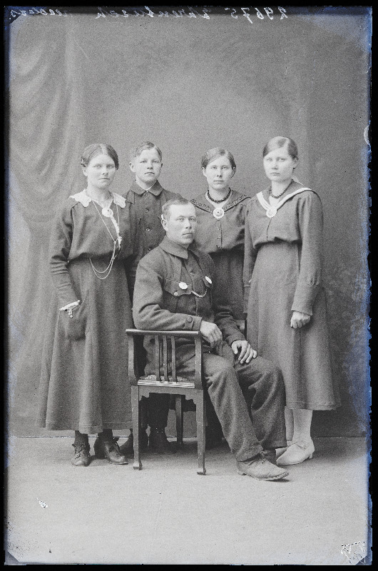 Grupp inimesi, (foto tellija Ehrenbusch).