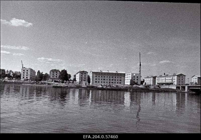 Vaade üle jõe Pärnu uuele linnaosale.
