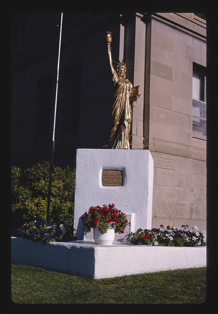 Statue of Liberty at Courthouse, Maple & First Streets, Trinidad, Colorado (LOC)