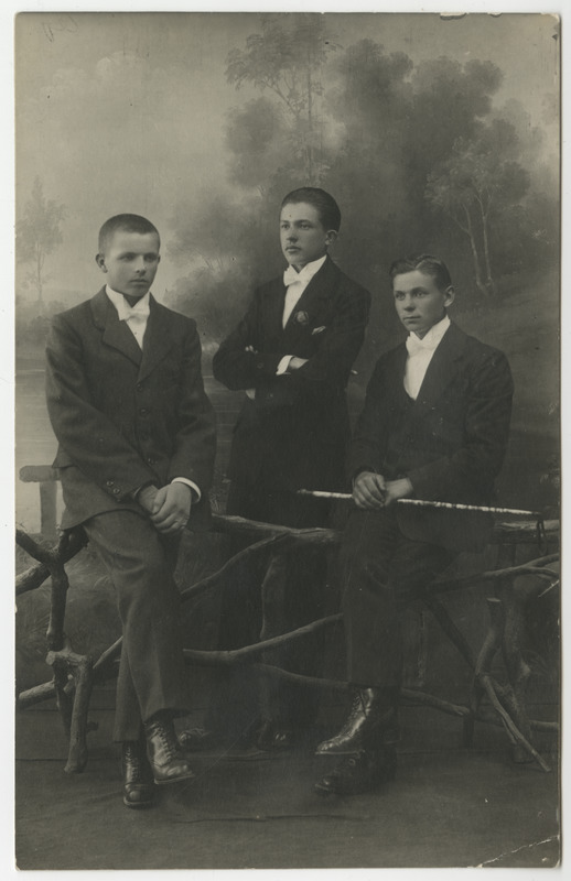 Johan Loorits, Armin Neumann ja Johannes Kivi oma leeripäeval