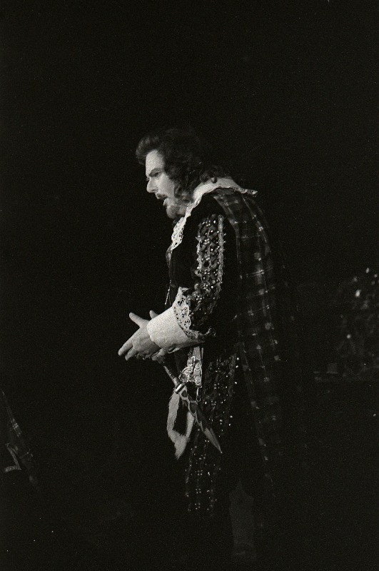 Stseen G. Donizetti ooperist "Lucia di Lammermoor" RAT Estonias. Enrico - Tiit Kuusik.