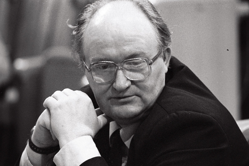 Pavel Panfilov suures plaanis (istub).