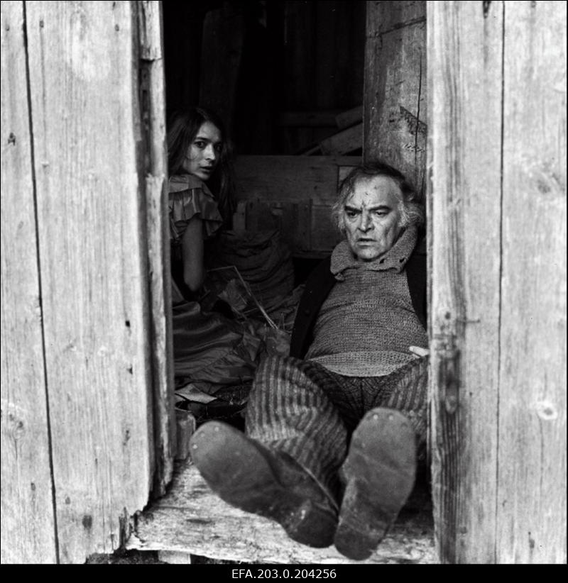 Stseen Tallinnfilmi mängufilmist "Corrida". Osvald Rass (Rein Aren) ja tema Ragne (Rita Raave) .