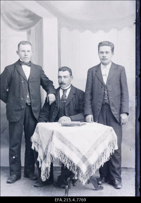 Grupp mehi, (foto tellija Soots).