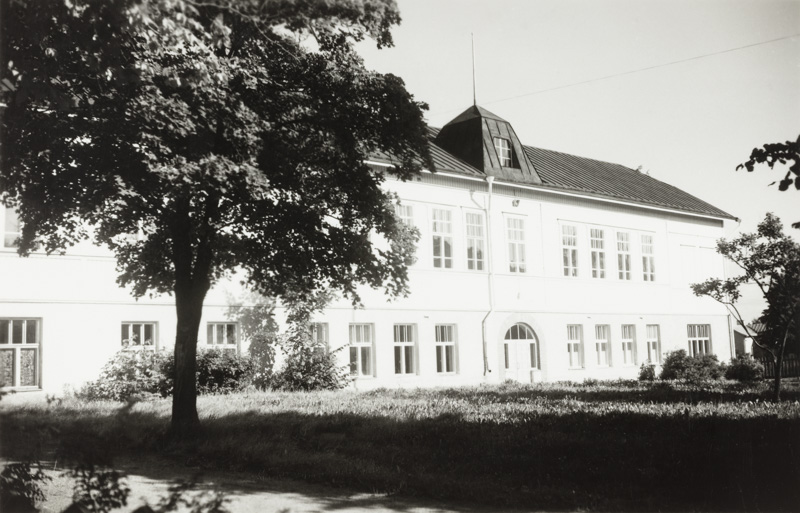 Kähärin kansakoulun päärakennus kesällä 1961.; yleiskuva