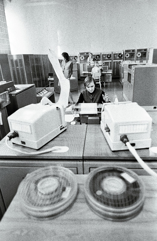 Elektronarvutusmasinatel Minsk-32 töötamine Tartu Riikliku Ülikooli arvutuskeskuses.
