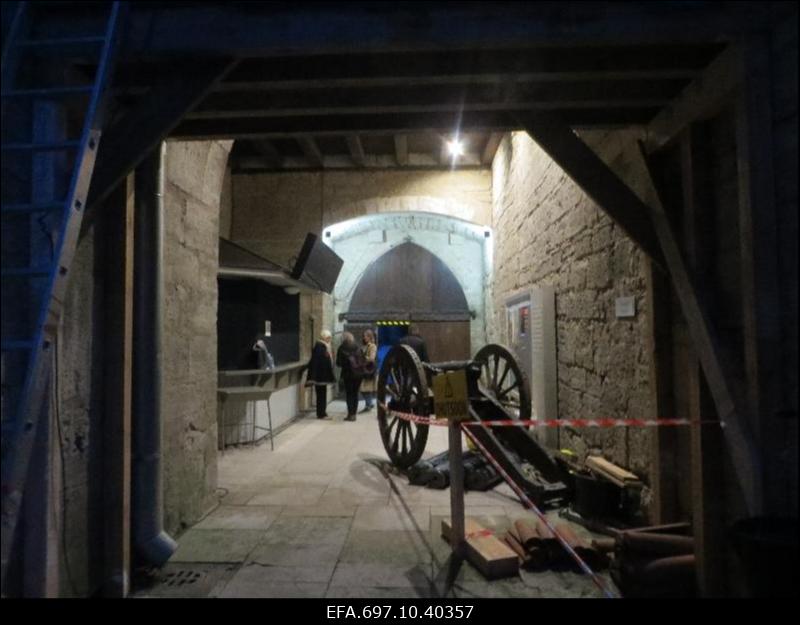 Kuressaare piiskopilinnus. Sisevaade.