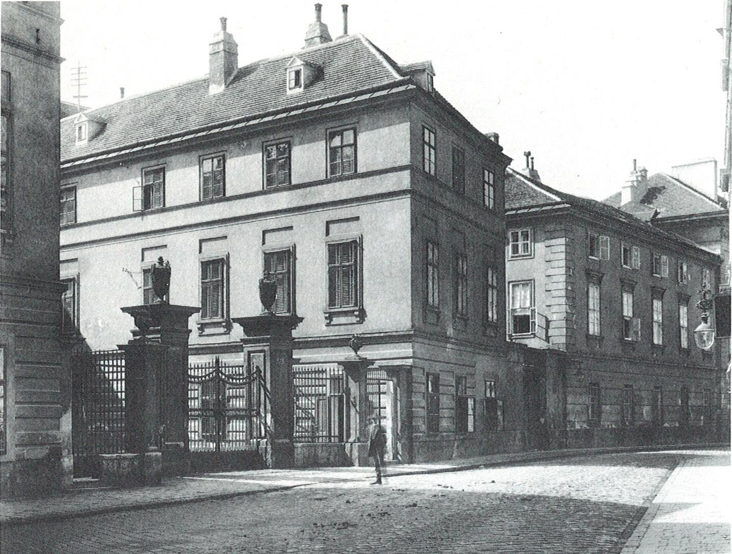 Palais-Reitter Vienna 1908 - The Palais Reitter at the Beatrixgasse 27, in Vienna's III. district   Landstraße.

Removed caption read: 2814. Wien III. Beatrixgasse 27. Photo A. Staude, [illegible]