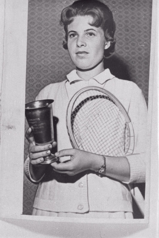 Eesti NSV lahtisel sisevõistlusel tennises ELKNÜ rändkarika naiste üksikmängus võitnud Valve Tamm.