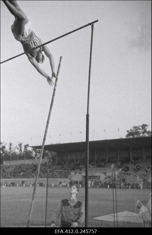 ENSV esivõistlused kergejõustikus.