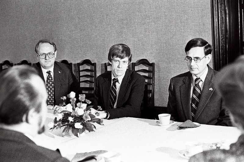 USA kõrged riigiametnikud Balti riikides. Paul Goble, Jon Purnell ja Curtis W. Kamman Toompeal.