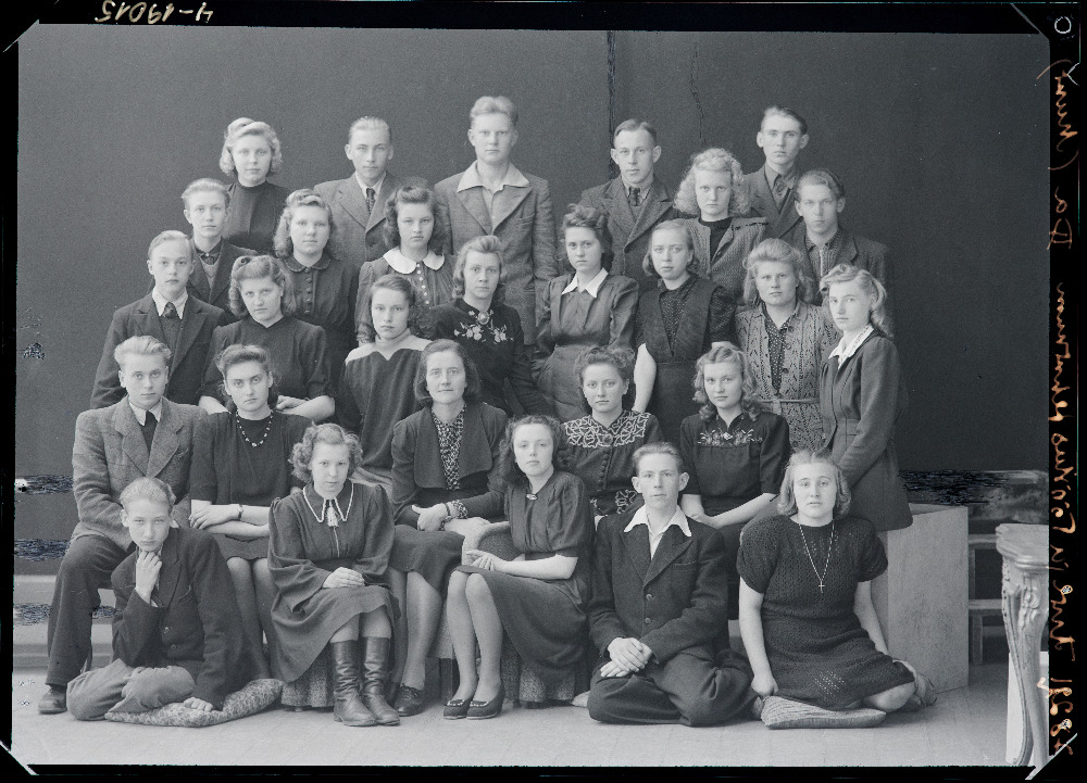 Viljandi Arve- ja Tööstustehnikumi II a klass, (foto tellija Muni).