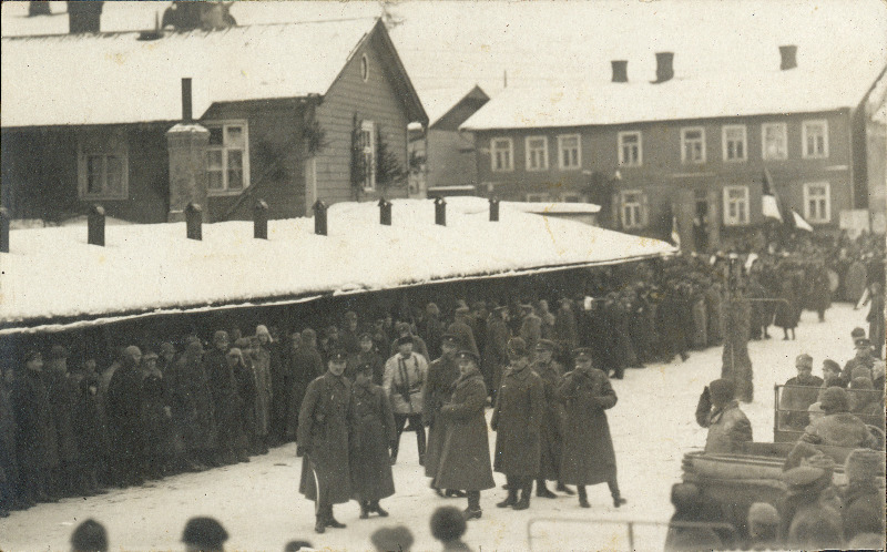 Vabadussõda. Sõjavägede ülemjuhataja kindralmajor Johan Laidoner linna vabastamise 1.aastapäeva paraadil.