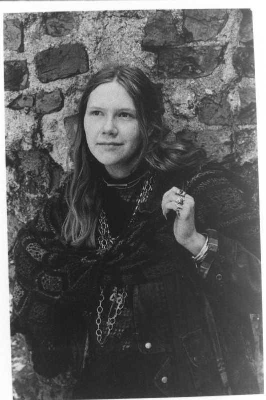 Luuletaja Liisi Ojamaa.