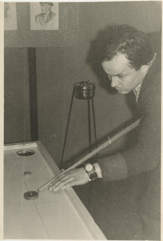 Määratlemata isik koroonat mängimas