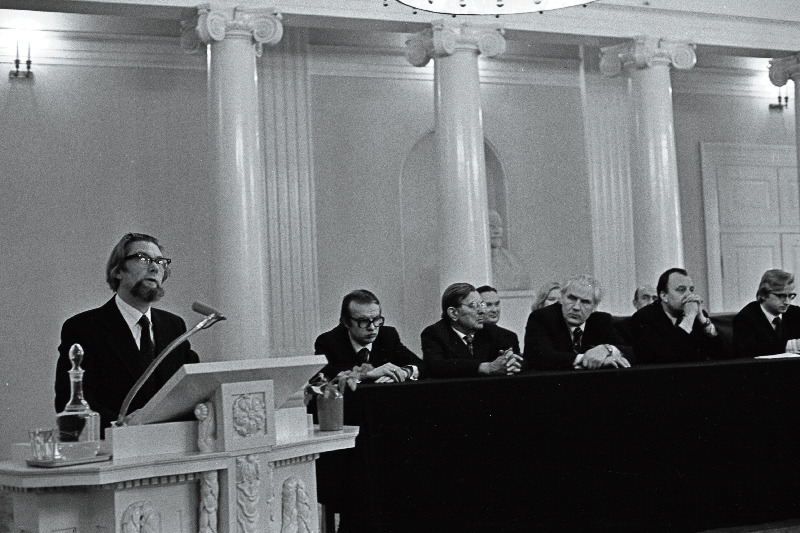 Kirjanik A.H. Tammsaare 100. sünniaastapäevale pühendatud teaduskonverents Tartu Riikliku Ülikooli aulas.