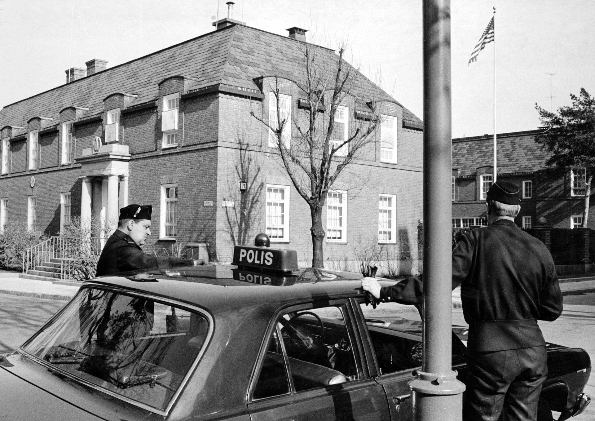 US-Embassy-in-Helsinki-1970 - Photograph of the U.S. Embassy in Helsinki, guarded by the Finnish police because there would be protests against the Cambodjan war in the following days.