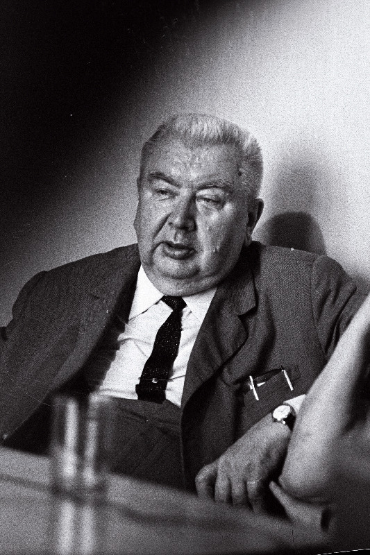 Eesti NSV Teaduste Akadeemia president Arnold Veimer „Õhtulehe“ toimetuse vestlusringis.