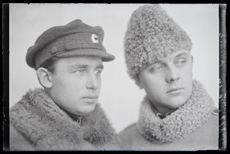 Kaks sõjaväelast, Eevert (Evert) ja 6. Jalaväepolgu leitnant Aleksander Päären.