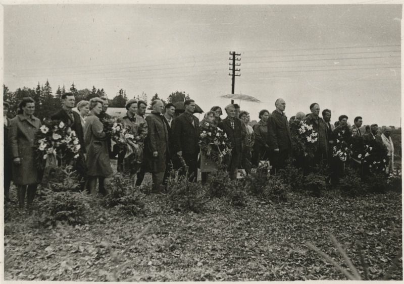Mälestustahvli avamine Kuningamäel 1941.a ja 1944. Põltsamaa lahingutes langenutele