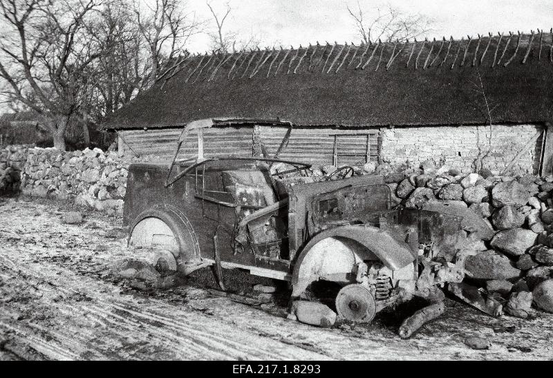 Sakslaste autorusud Upa külas Kuressaare vallas.
