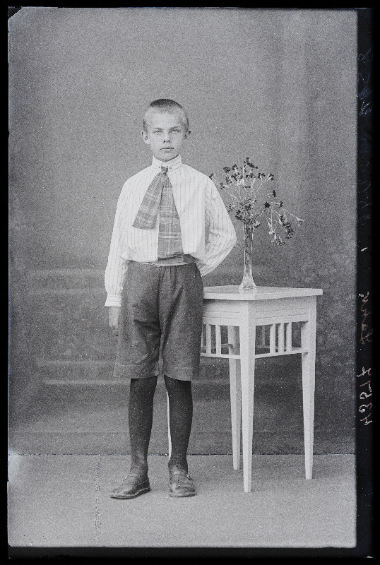 Koolipoiss Heino Lohk.