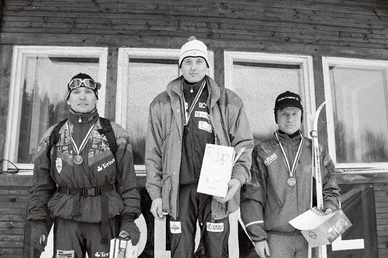 Eesti murdmaasuusatamise meistrivõistlustel Holstres võitis meeste 10 km klassikas I koha Toivo Kuus (keskel), II koha Elmo Kassin (vasakul) ja  III koha Margo Pulles.